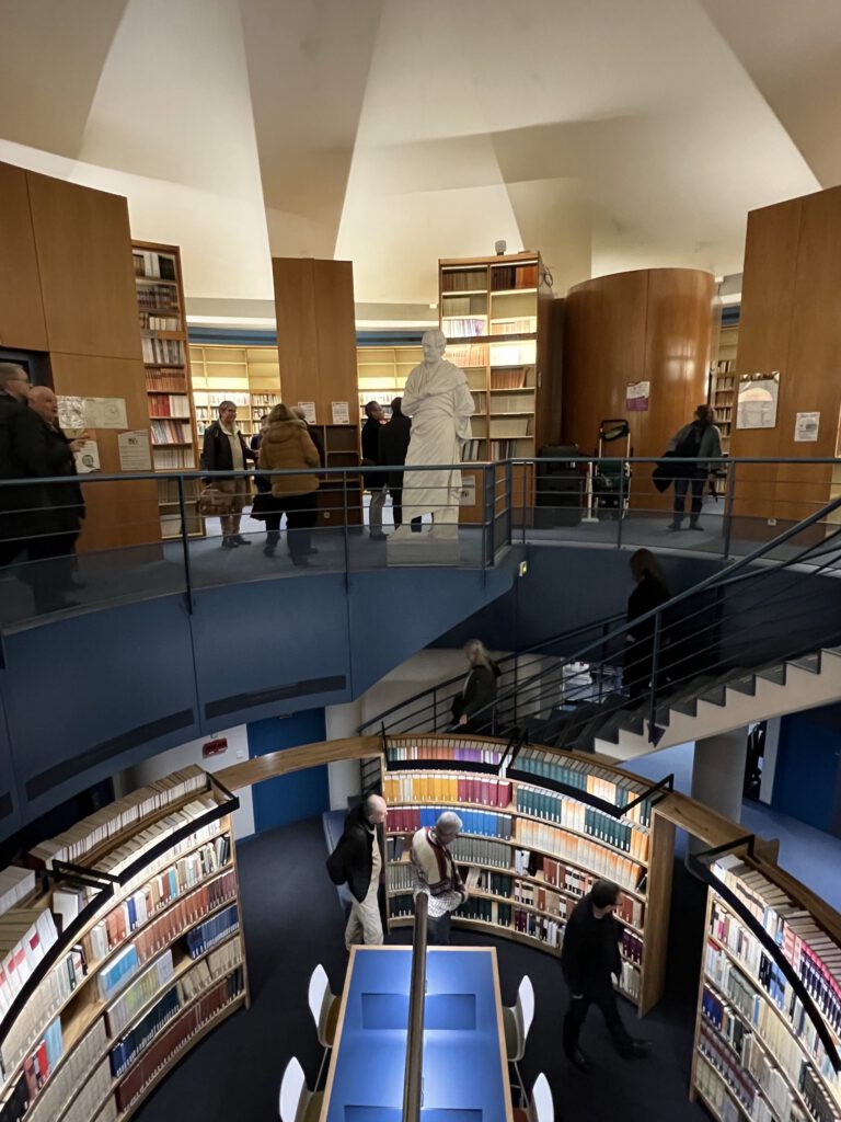 Bibliothèque BRE et membres d'Ausonius